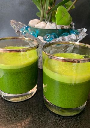 હર્બલ ગ્રીન જ્યુસ (Herbal Green Juice Recipe In Gujarati) રેસીપી મુખ્ય ફોટો