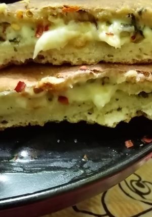 गार्लिक ब्रेड (garlic bread recipe in Hindi) रेसिपी मुख्य फोटो