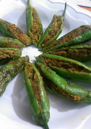 A picture of Stuff mirchi masala.