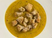 Una foto di patate porri e zucchine