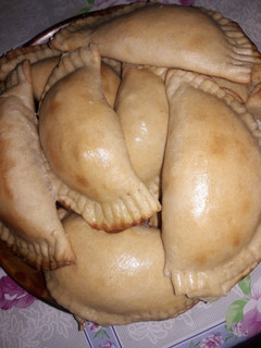 Una foto de Empanadas de jamón queso y huevo Duro