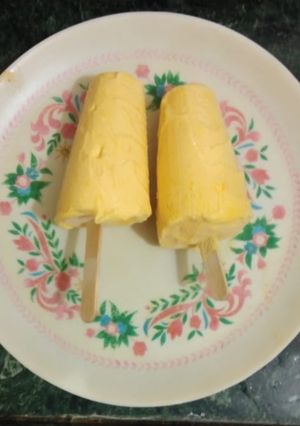મેંગો કુલ્ફી(Mango kulfi recipe in gujrati) રેસીપી મુખ્ય ફોટો