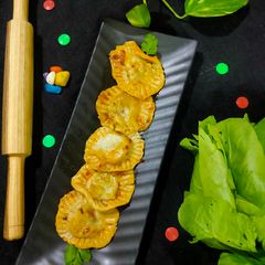A picture of Spinach-Cottage cheese Schezwan Ravioli (eggless).