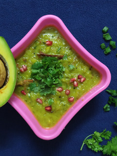 એવોકાડો ની ચટણી (Avocado ni Chutney recipe in Gujarati) રેસીપી મુખ્ય ફોટો