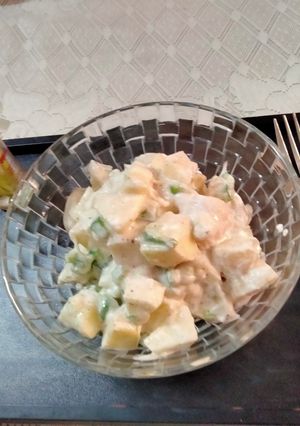 A picture of Apple Potato Salad in Mayonnaise.