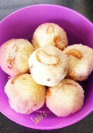 A picture of Rava Ladoo.