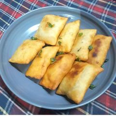 A picture of Chicken puffs.