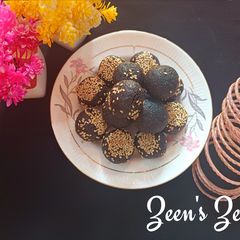 A picture of Black Sesame Laddoos.