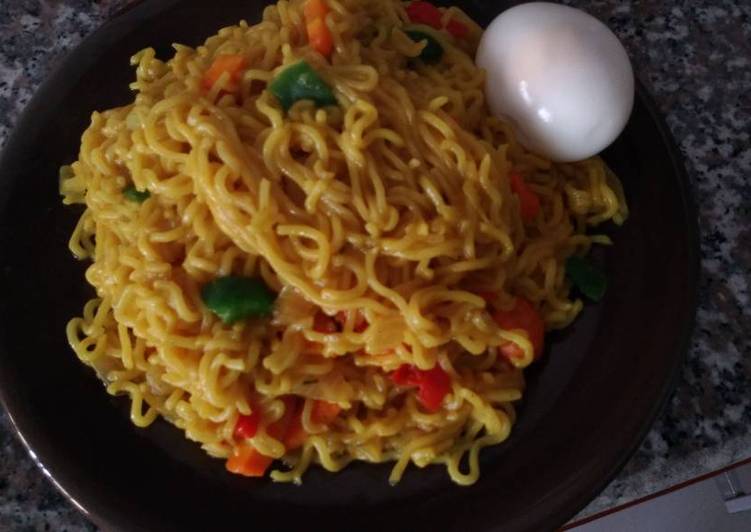 Simple Way to Prepare Ultimate Indomine with carrots,egg and green pepper