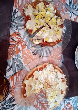Una foto de Pizza a la cacerola/sartén con harina para pizza