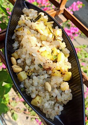 साबूदाना की फलाहारी खिचड़ी(SABUDANA KI FALAHARI KHICHDI RECIPE IN HINDI) रेसिपी मुख्य फोटो