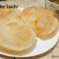 A picture of Phulko Luchi/ Luchi in Bengali style.