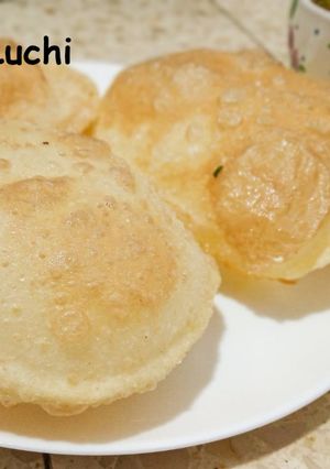 A picture of Phulko Luchi/ Luchi in Bengali style.