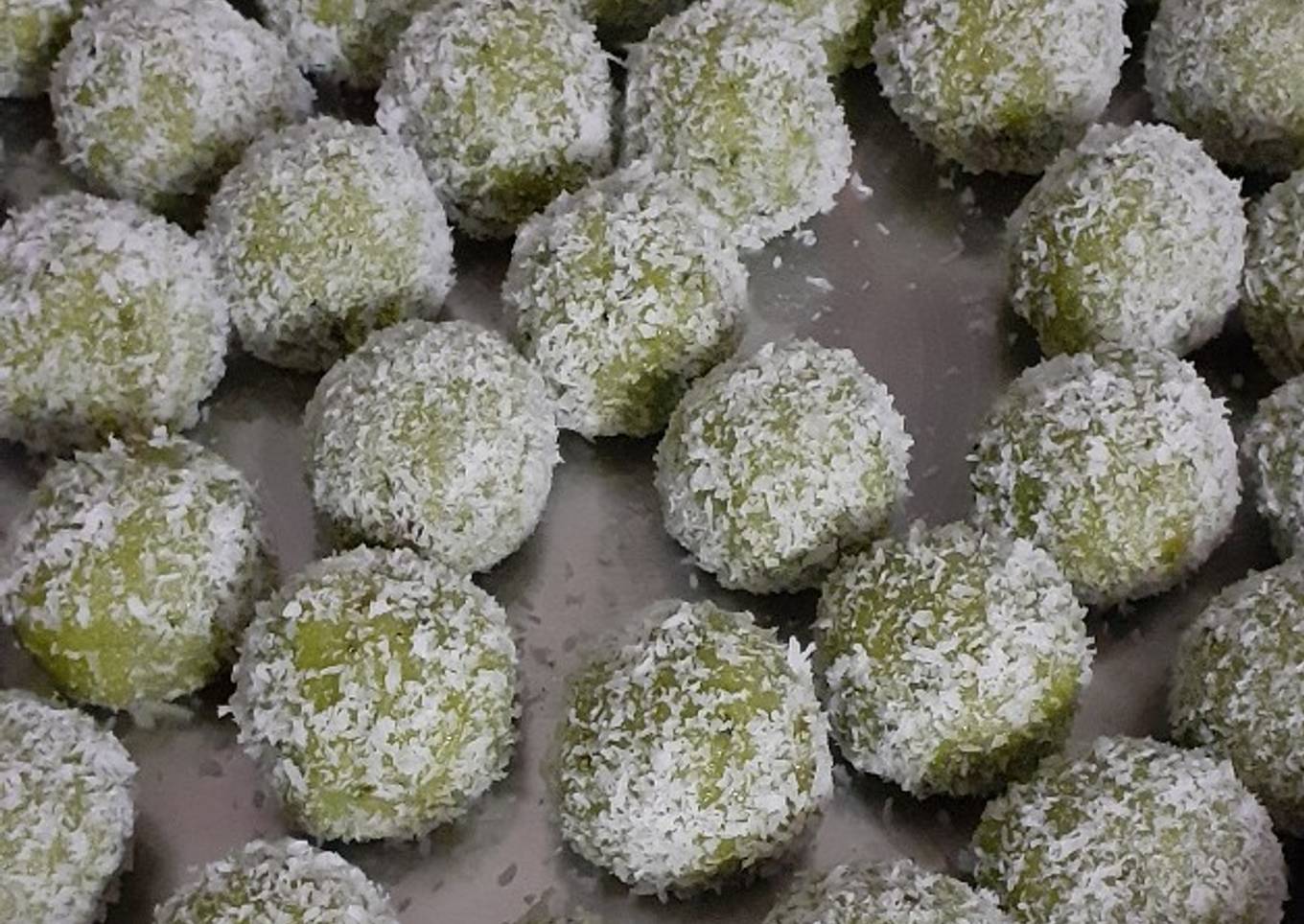 Coconut paan ladoos