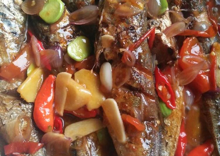 Bumbu memasak Ikan layang saus petai… Yummy.. yang sempurna