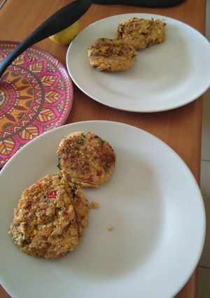 Una foto de Hamburguesas de garbanzos 😋