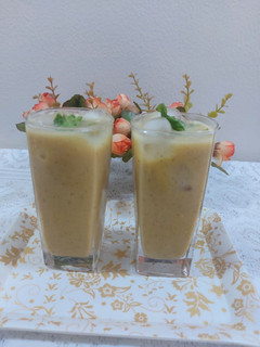 A picture of Muskmelan and dates nuts shake/ vary healthy and yammy drink.