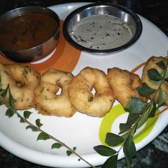 A picture of #साउथइंडियन मेंदु वडा.