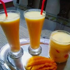 A picture of Mango mikeshake.