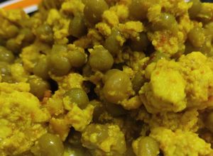 Una foto de Salteado vegano de arvejas y tofu (🌱)