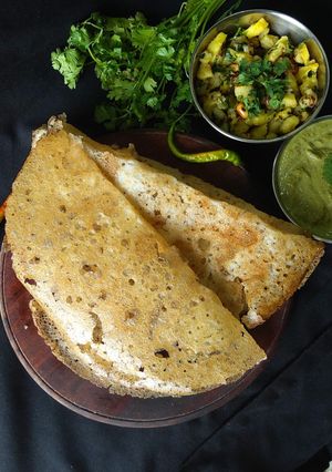 फलाहारी डोसा और आलू मसाला (Falahari Dosa and Aloo Masala Recipe in Hindi) रेसिपी मुख्य फोटो