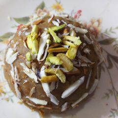A picture of Besan ka halwa.