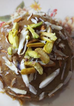 A picture of Besan ka halwa.