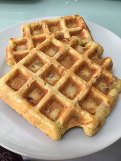 Una foto de Gofres de verduras y jamón serrano (waffles)