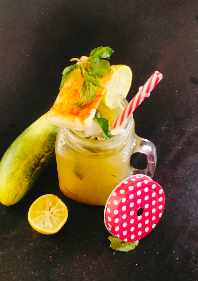 A picture of Cucumber lemonade / Cucumber Mojito.