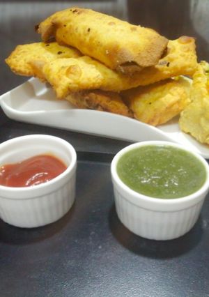 A picture of Papad Rolls.