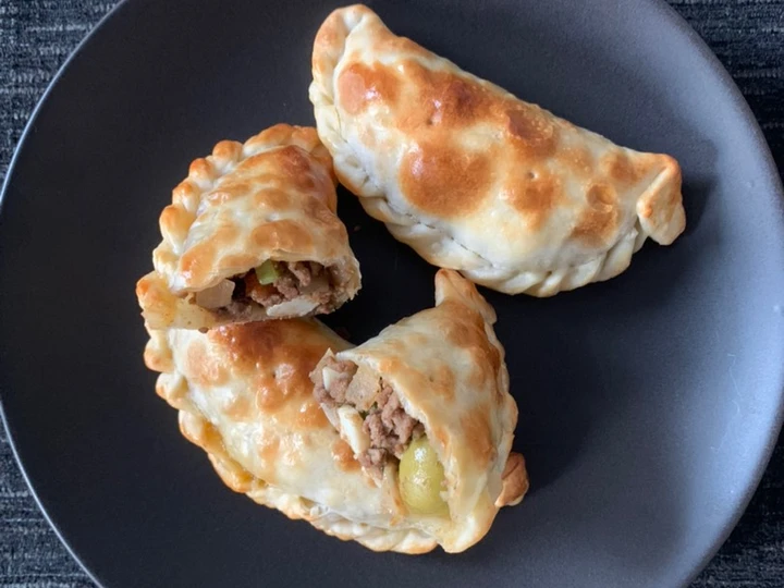 Easy Steps to Prepare Recipes Beef Baked Empanadas the Can Spoil the Tongue Appealing.