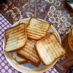 A picture of Maggi sandwich.