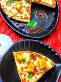 बेसिल एंड तन्दूरी पनीर टिक्का पिज़्ज़ा (Basil and tandoori paneer tikka pizza recipe in Hindi)