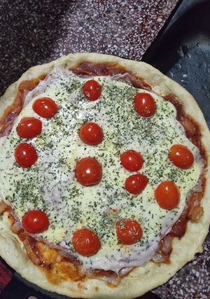 Una foto de Pizza con cherry