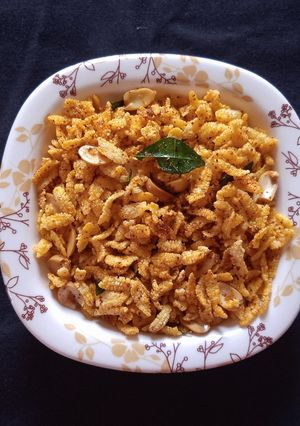પૌવા નો ચેવડો (Pauva Chevdo Recipe In Gujarati) રેસીપી મુખ્ય ફોટો