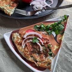 A picture of Spinach Frittata with green chutney.