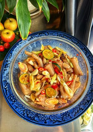 Hình của món Chân Gà Sả Tắc.