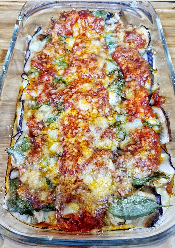Una foto de Canelones de berenjena rellenos de queso feta y ricotta