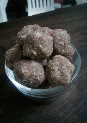 A picture of Arisi Pori balls.