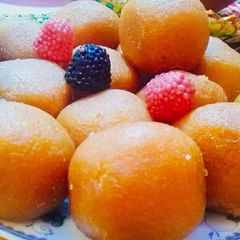 A picture of Gulab jamun.