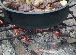 Una foto de Caldero de 3 carnes