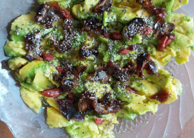 Bagaimana Membuat Alpukat, kurma, goji berri, chia seed untuk sahur yang Bisa Manjain Lidah