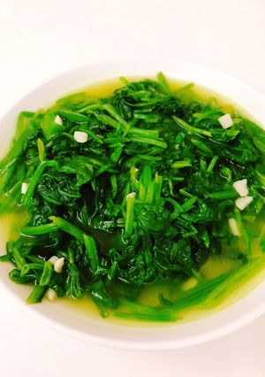 蒜炒菠菜 的食譜成品照片