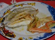 Una foto de rodaballo en salsa