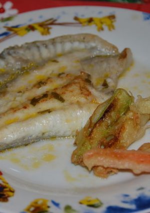 Una foto de Rodaballo en salsa Meunière y tempura de verduras