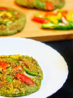 पालक रवा उत्तपम (Palak Rawa uttapam recipe in hindi) रेसिपी मुख्य फोटो