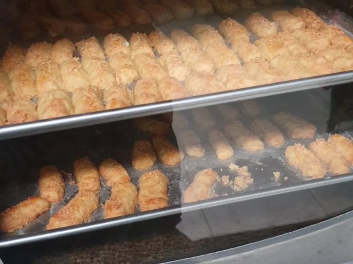 Langkah Mudah untuk Menyiapkan Resep Kastengel premium renyah ngeprul tanpa telur oven tangkring yang Sempurna Anti Ribet, Lezat Sekali