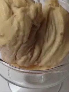Una foto de Helado de banana split🍌♥️