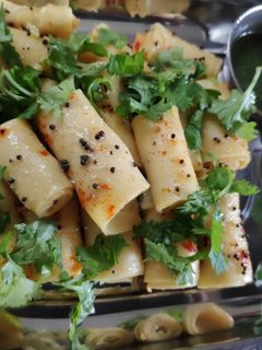 ખાંડવી (Khandvi Recipe In Gujarati) રેસીપી મુખ્ય ફોટો