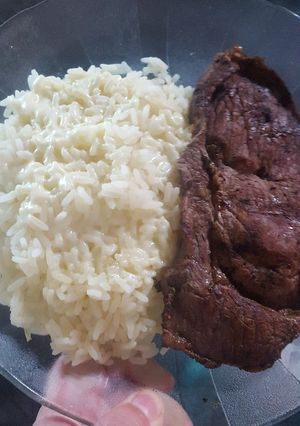 Una foto de Churrasquitos con arroz con queso cremoso!!